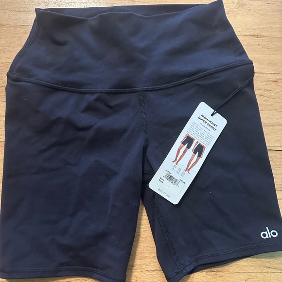 Alo Yoga High Waist Biker Short - NWT, Size Small - Picture 5 of 7